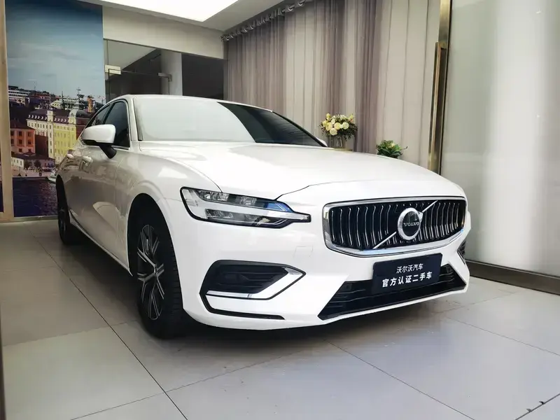 2025 Volvo S60 с пробегом 9 500 км