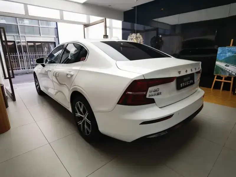2025 Volvo S60 с пробегом 9 500 км