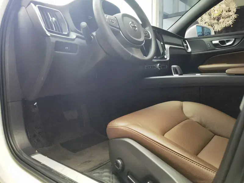 2025 Volvo S60 с пробегом 9 500 км