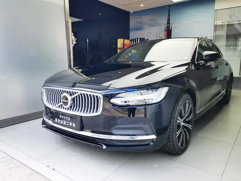 2025 Volvo S90 с пробегом 22 000 км