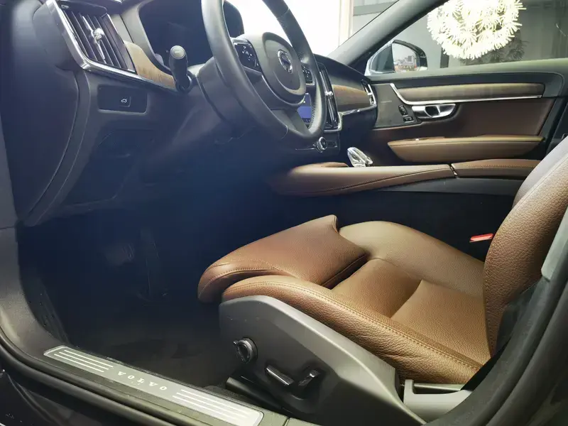 2025 Volvo S90 с пробегом 22 000 км
