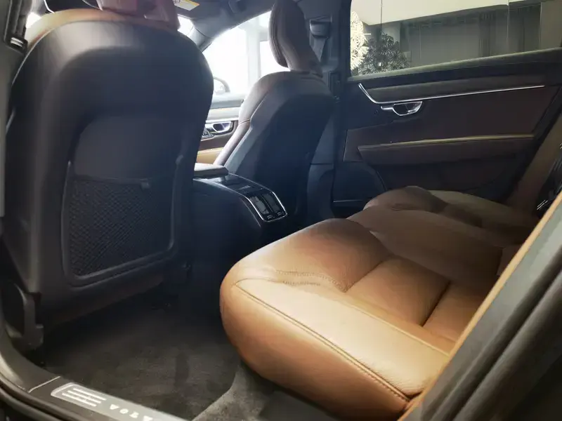 2025 Volvo S90 с пробегом 22 000 км
