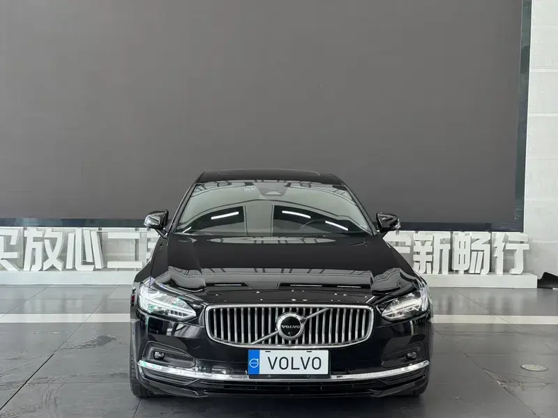 2022 Volvo S90 с пробегом 81 000 км