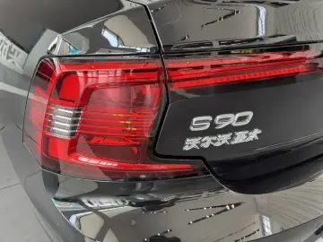 2022 Volvo S90 с пробегом 81 000 км
