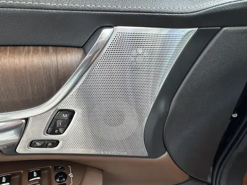 2022 Volvo S90 с пробегом 81 000 км