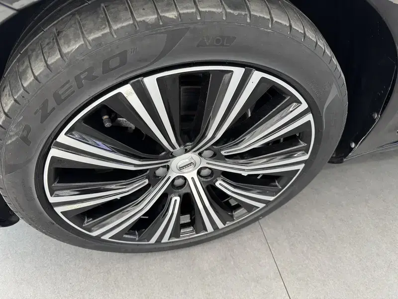 2022 Volvo S90 с пробегом 81 000 км