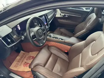 2022 Volvo S90 с пробегом 81 000 км