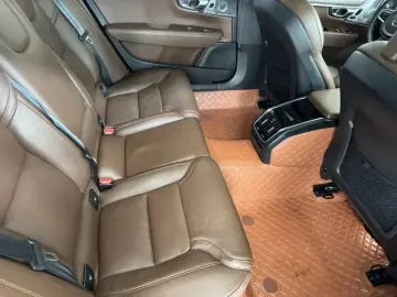 2022 Volvo S90 с пробегом 81 000 км