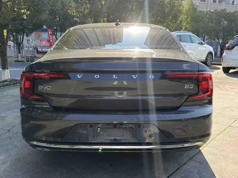 2021 Volvo S90 с пробегом 57 000 км