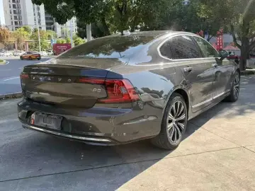 2021 Volvo S90 с пробегом 57 000 км