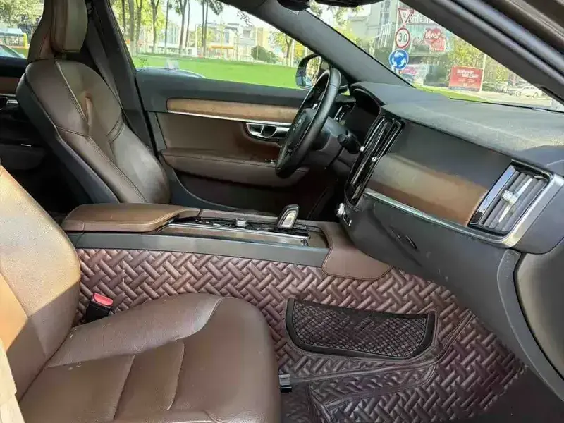 2021 Volvo S90 с пробегом 57 000 км