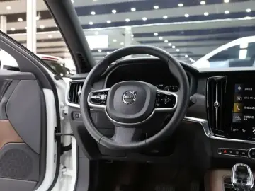 2021 Volvo S90 с пробегом 55 000 км