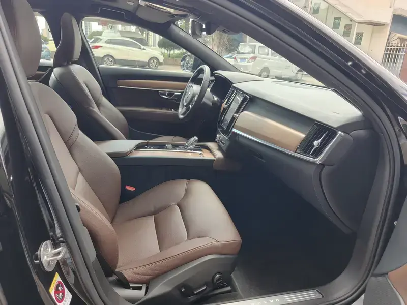 2024 Volvo S90 с пробегом 30 000 км