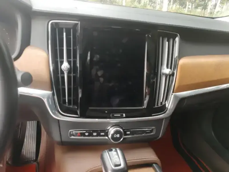 2020 Volvo S90 с пробегом 80 000 км