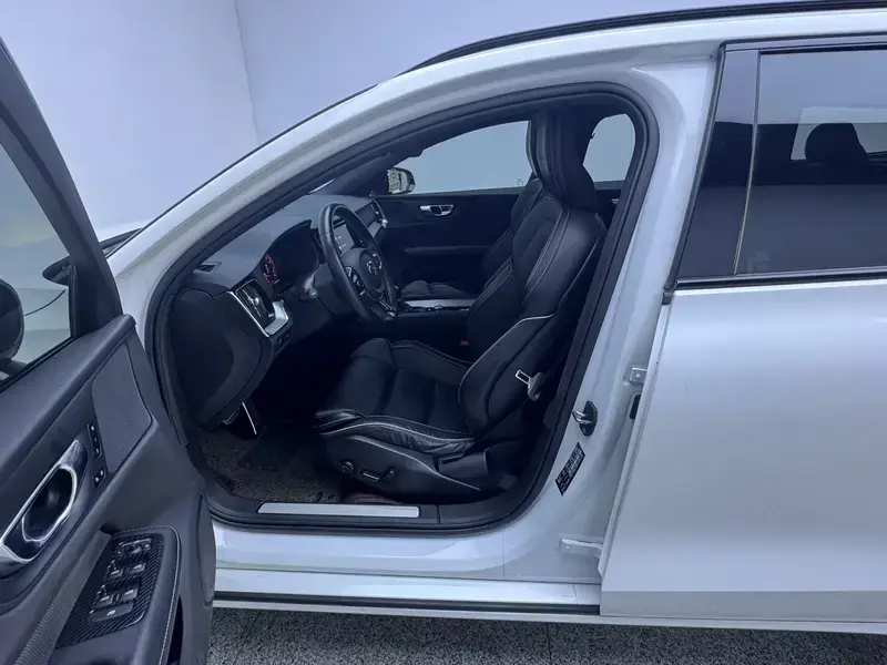 2020 Volvo V60 с пробегом 50 200 км