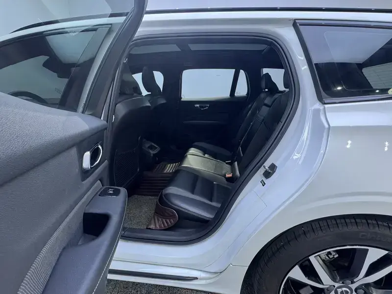 2020 Volvo V60 с пробегом 50 200 км