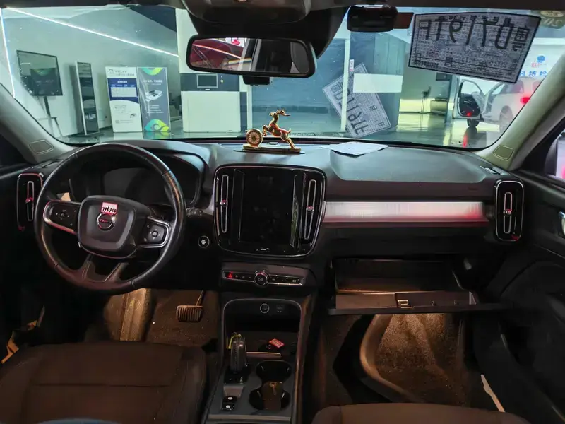 2021 Volvo XC40 с пробегом 66 000 км