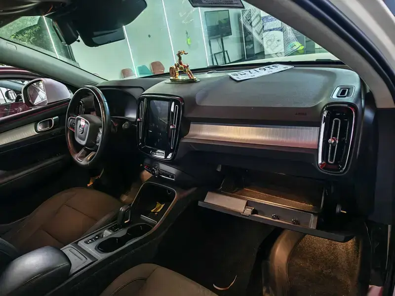 2021 Volvo XC40 с пробегом 66 000 км