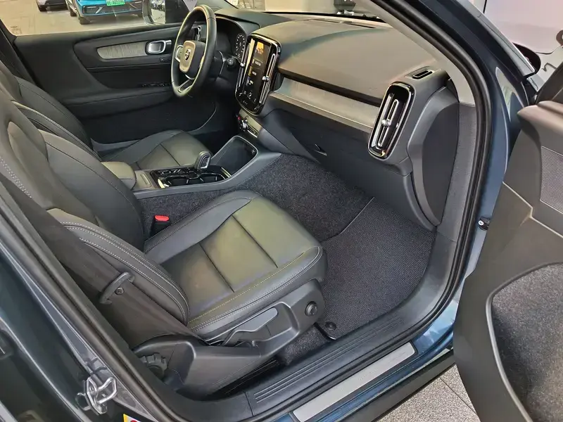 2020 Volvo XC40 с пробегом 69 000 км
