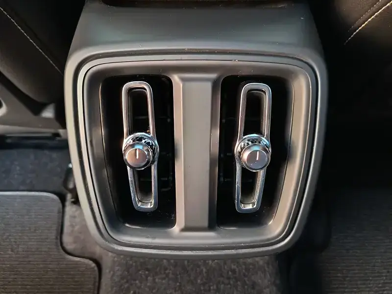 2020 Volvo XC40 с пробегом 69 000 км