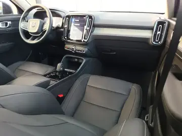 2020 Volvo XC40 с пробегом 69 000 км