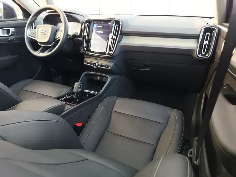 2020 Volvo XC40 с пробегом 69 000 км