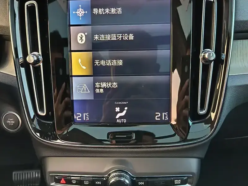 2020 Volvo XC40 с пробегом 69 000 км