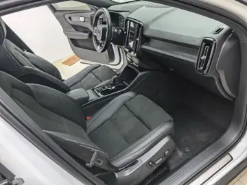 2020 Volvo XC40 с пробегом 100 000 км