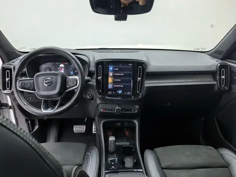 2020 Volvo XC40 с пробегом 100 000 км