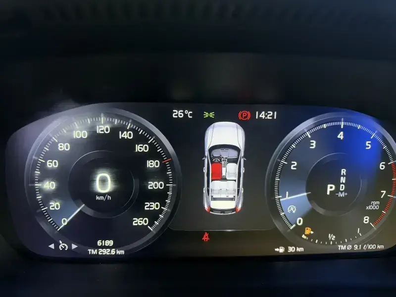 2021 Volvo XC40 с пробегом 6 000 км