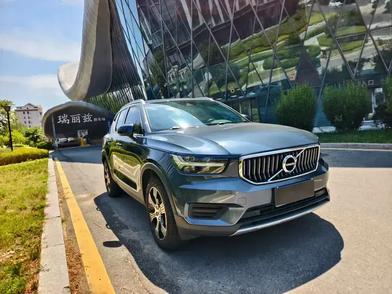 2020 Volvo XC40 с пробегом 100 000 км