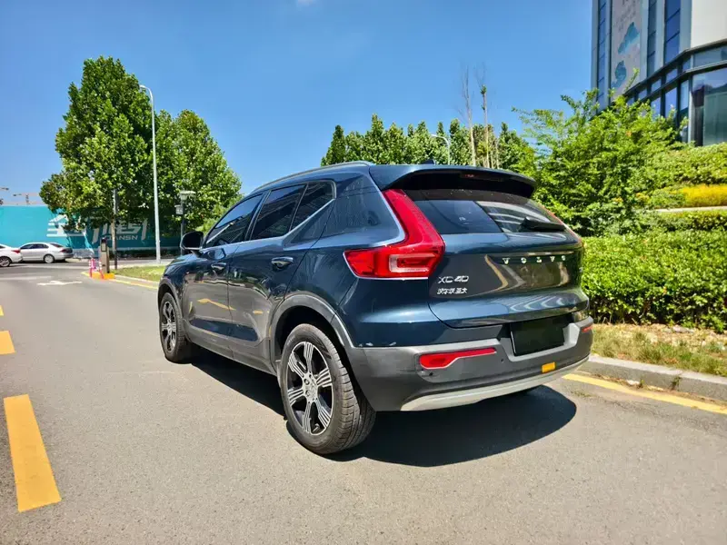 2020 Volvo XC40 с пробегом 100 000 км