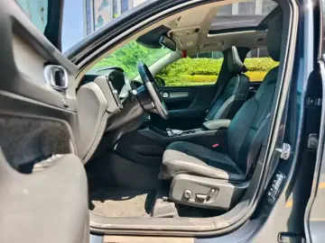 2020 Volvo XC40 с пробегом 100 000 км