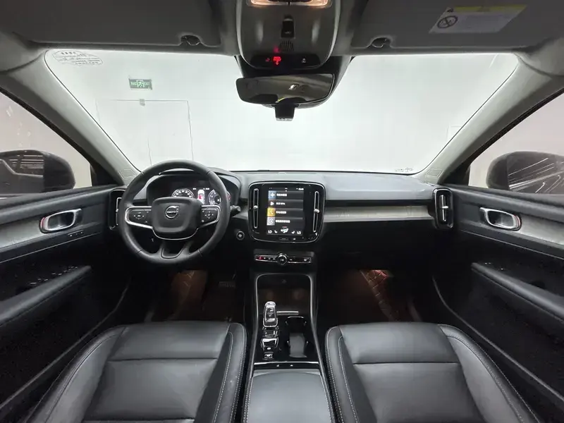 2021 Volvo XC40 с пробегом 95 600 км