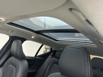 2021 Volvo XC40 с пробегом 95 600 км