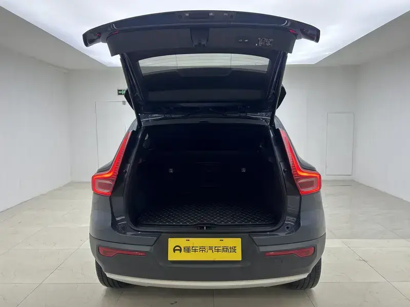 2021 Volvo XC40 с пробегом 95 600 км