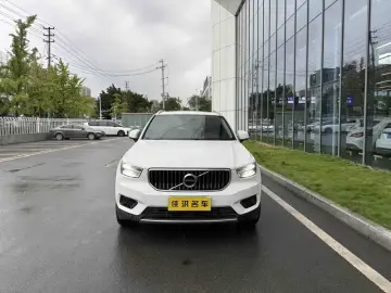 2021 Volvo XC40 с пробегом 39 000 км