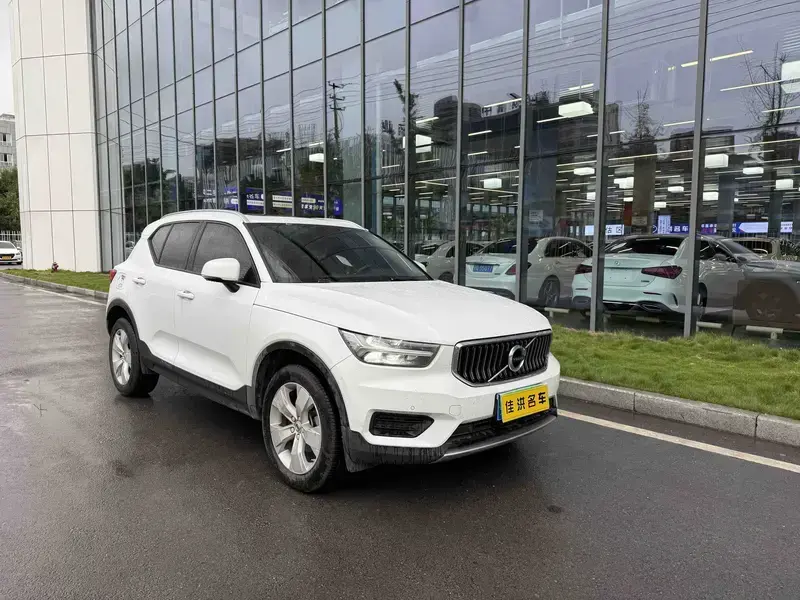 2021 Volvo XC40 с пробегом 39 000 км