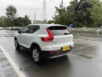 2021 Volvo XC40 с пробегом 39 000 км