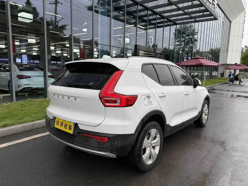 2021 Volvo XC40 с пробегом 39 000 км