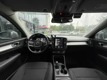 2021 Volvo XC40 с пробегом 39 000 км