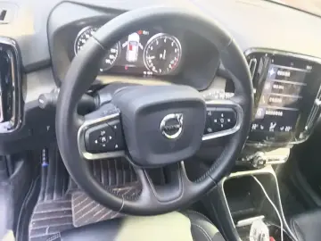 2020 Volvo XC40 с пробегом 53 900 км