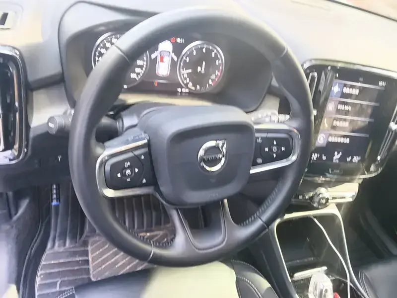 2020 Volvo XC40 с пробегом 53 900 км