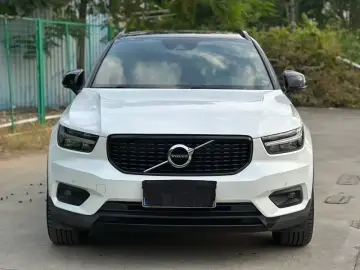 2020 Volvo XC40 с пробегом 97 000 км
