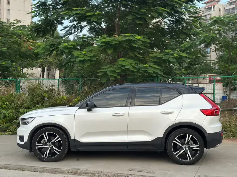 2020 Volvo XC40 с пробегом 97 000 км
