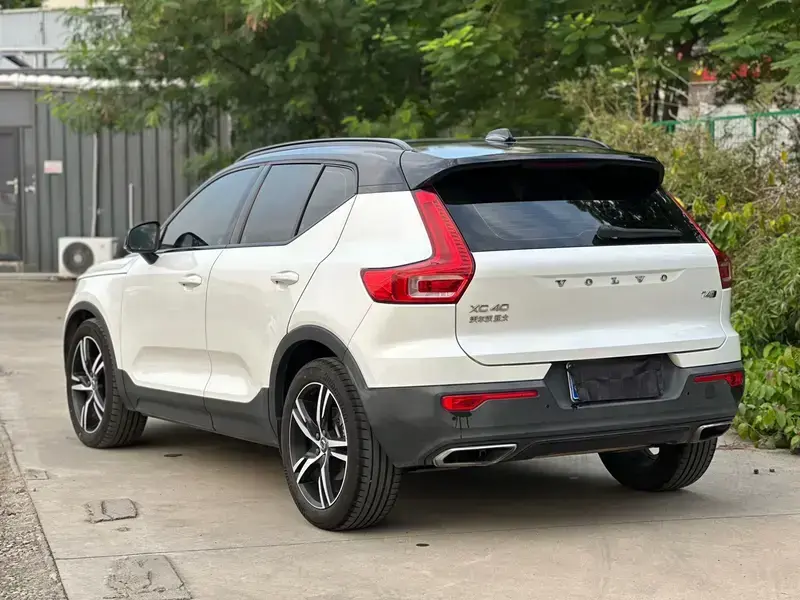 2020 Volvo XC40 с пробегом 97 000 км