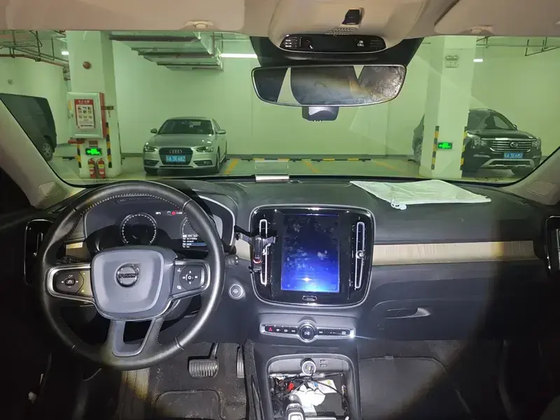 2021 Volvo XC40 с пробегом 115 100 км