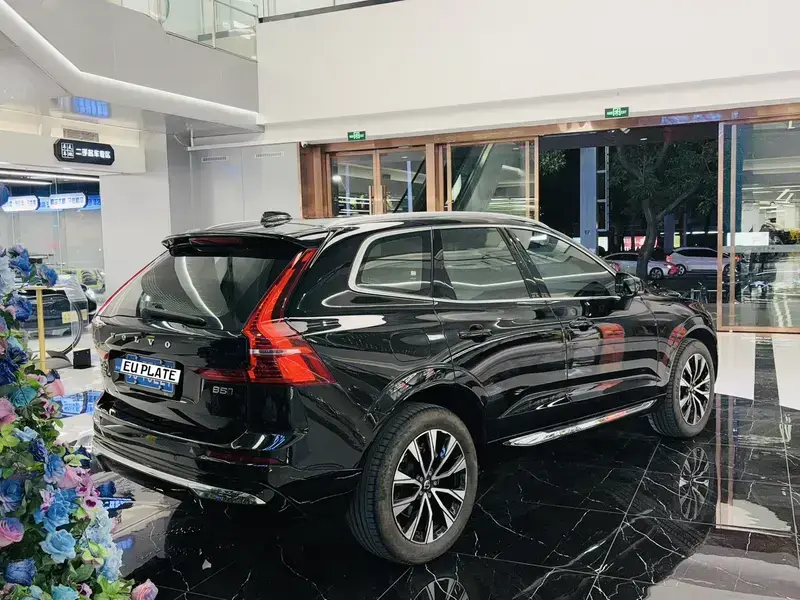 2024 Volvo XC60 с пробегом 30 000 км