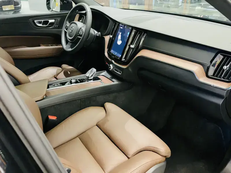 2024 Volvo XC60 с пробегом 30 000 км