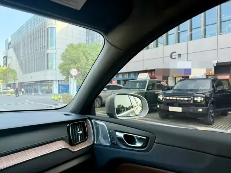 2022 Volvo XC60 с пробегом 34 000 км